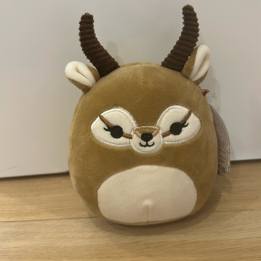 SQUISHMALLOWS ADILA